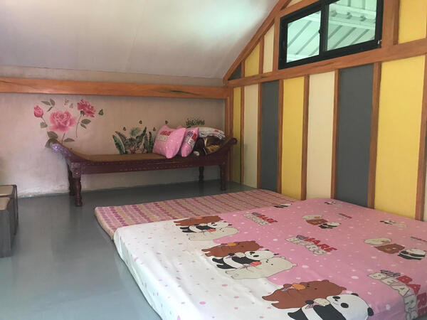 air-conditioned room (additional fee for day rental)